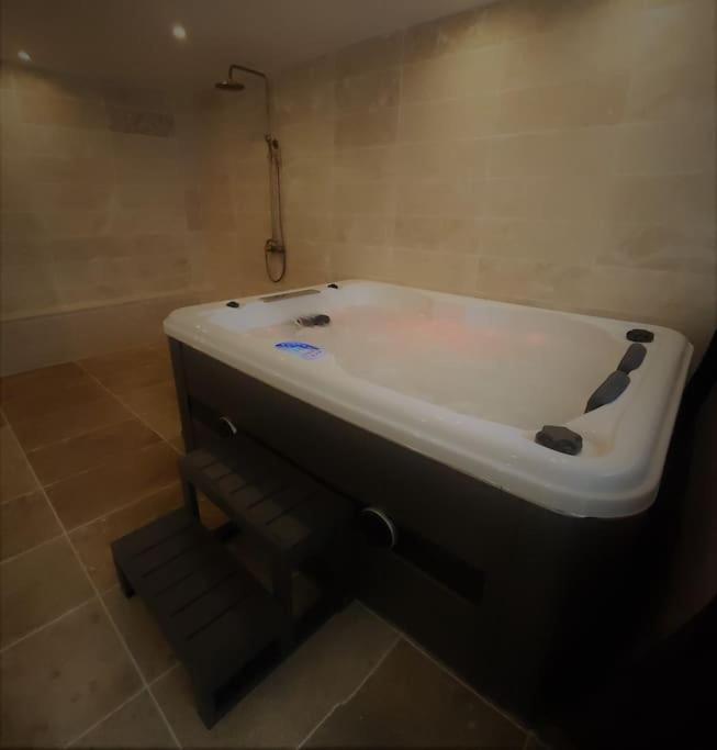 Nalan Orrygeois, Spa, Sauna, Proche Asterix 外观 照片